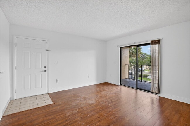 Photo - 300 Palm Cir W Unit 305
