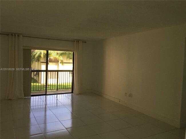 Building Photo - 7995 SW 86th St Unit 322