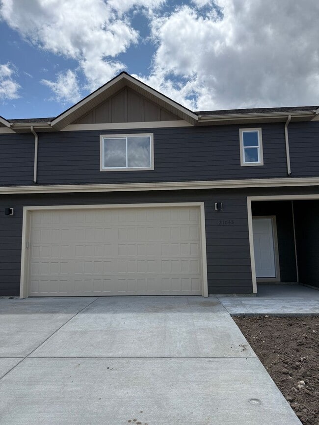 Brand New 3 Bed 2.5 Bath with double attac... - Brand New 3 Bed 2.5 Bath with double attac... House