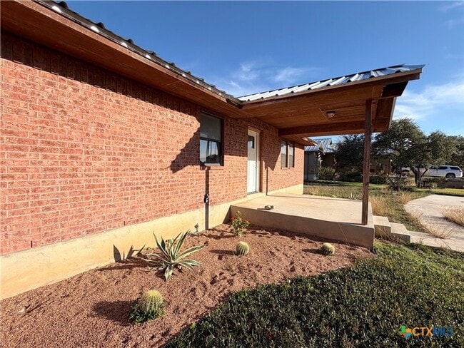 Photo - 1616 Lonesome