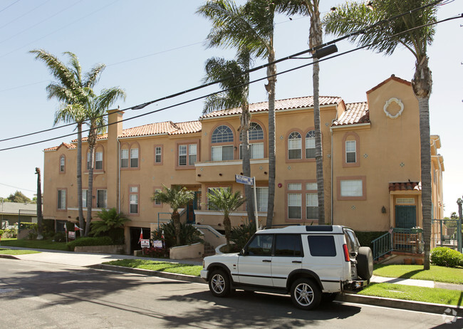 Building Photo - Thornburn Apartments