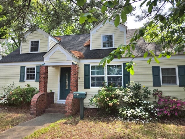 Building Photo - Beautiful Move-In Ready Single Family Home!