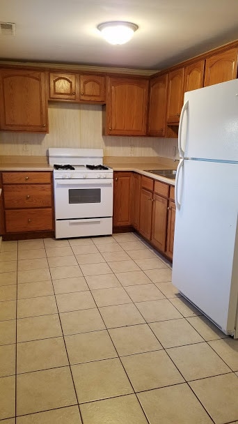 Building Photo - 103 W 12th St Unit 2