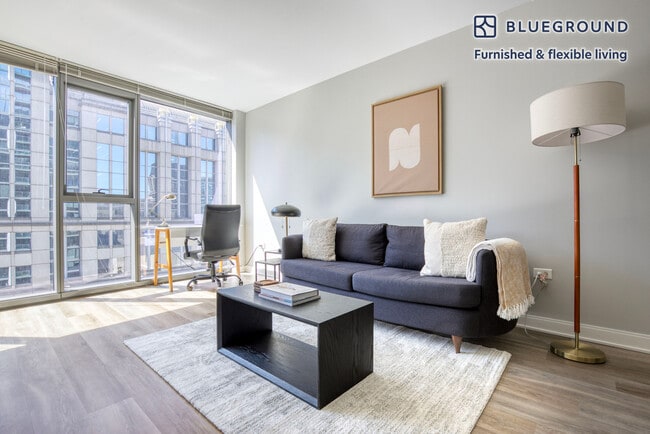 Building Photo - 210 N Wells St Rental