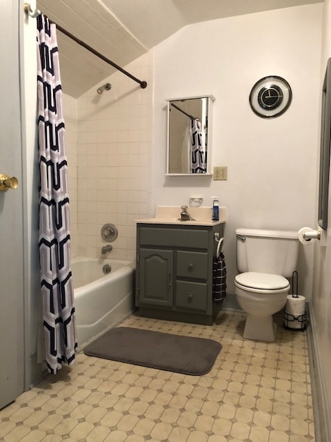 ¡Baño GRANDE con armario para ropa blanca!) - 1527 N Jackson St