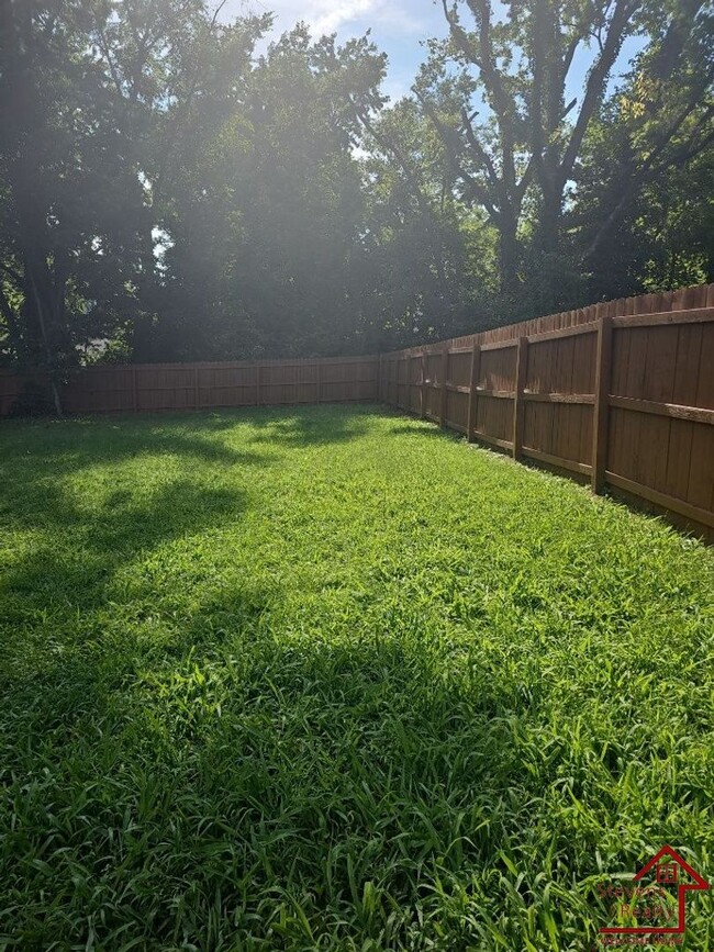 Photo - 2412 Chapel Ave