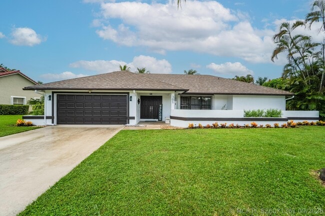 Building Photo - 301 Knotty Wood Ln