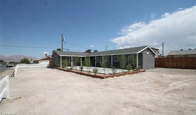 Building Photo - 640 N 9th St Unit Studio