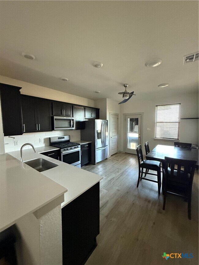 Photo - 120 New Hampton Wy