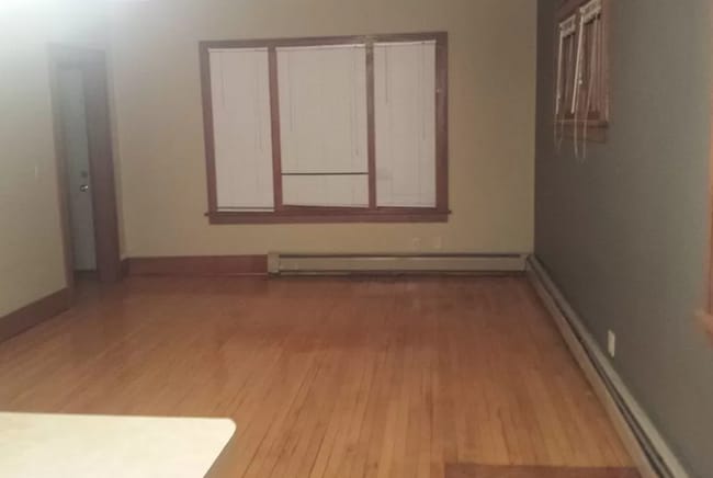 Photo - 720 12th St N