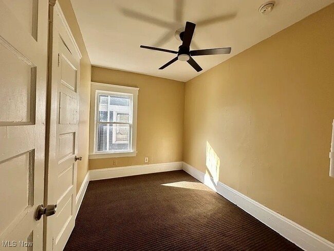 Building Photo - 1317 E 85th St Unit UP