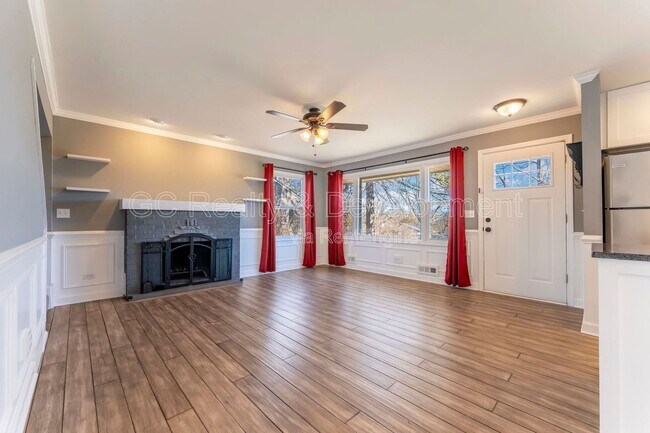 Photo - 215 Indian Trail