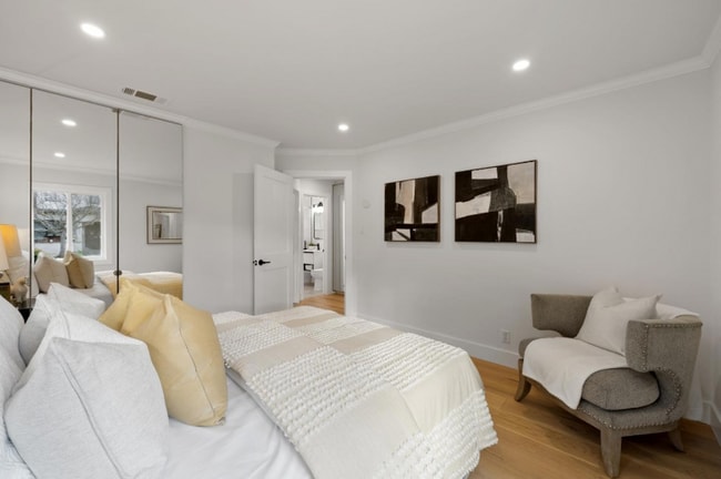 Photo - 242 Thurston St