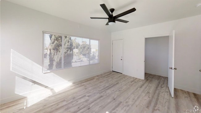 Building Photo - 4606 S Normandie Ave Unit Bottom 2 Rental