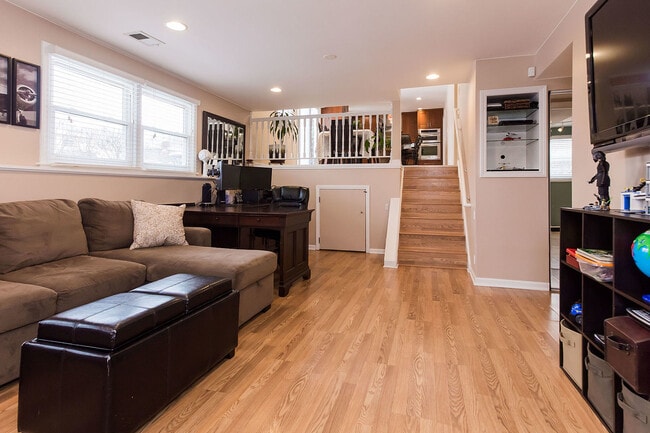 Photo - 461 Middlesex Ct