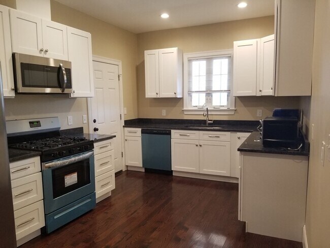 Building Photo - 21 Brookledge St Unit 2R Rental