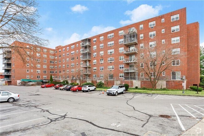 Building Photo - 27 Northill St Unit 1G Rental