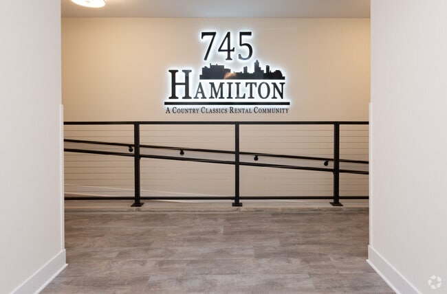 745 Hamilton