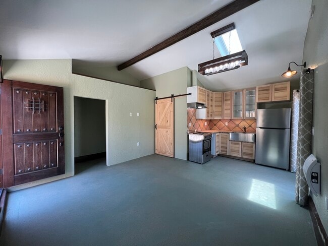 Mainroom - 8049 Campion Dr