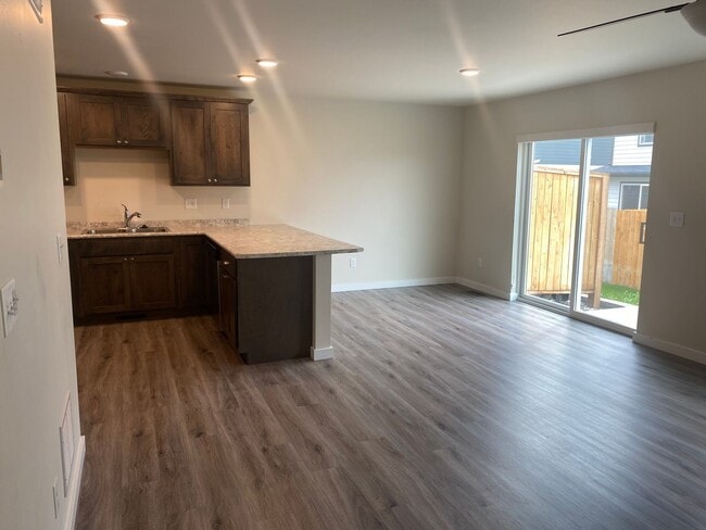 Photo - 611 13th St Apartment Unit B