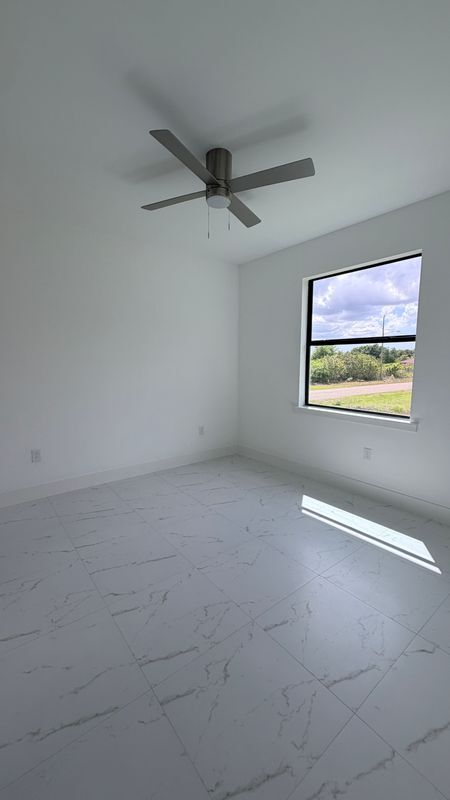 Photo - 498 Loretta Ave S