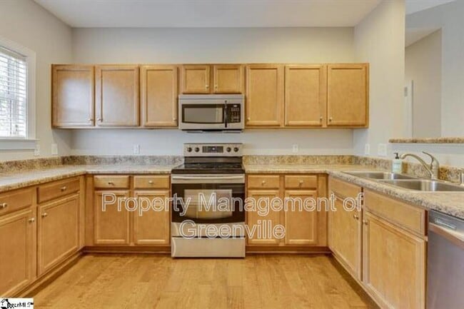 Photo - 334 Easterlin Way