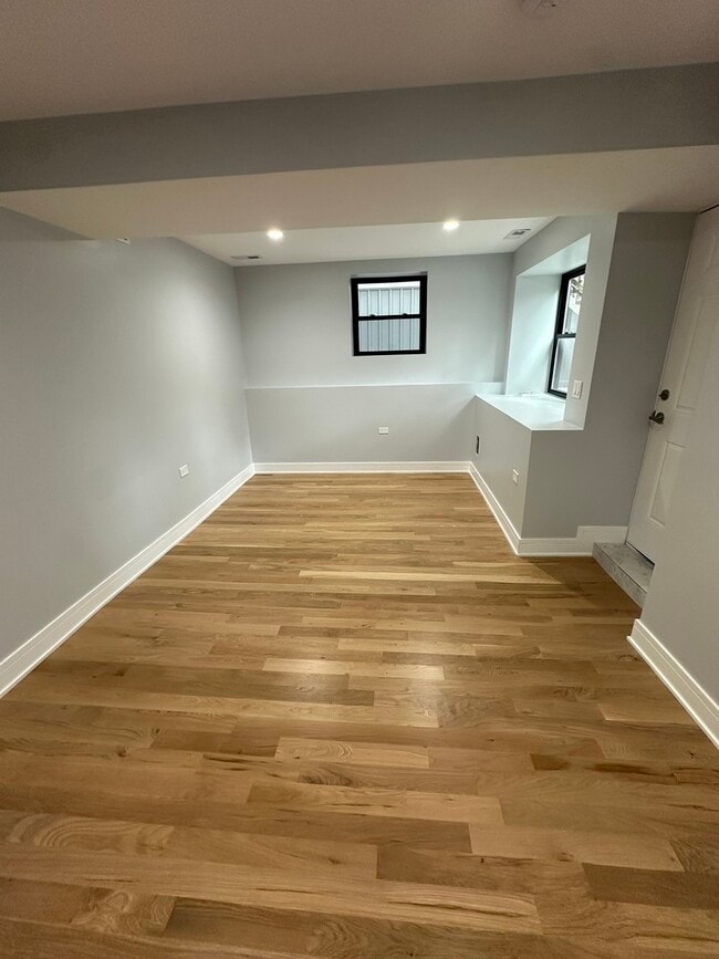 Photo - 2046 W Moffat St Unit 1