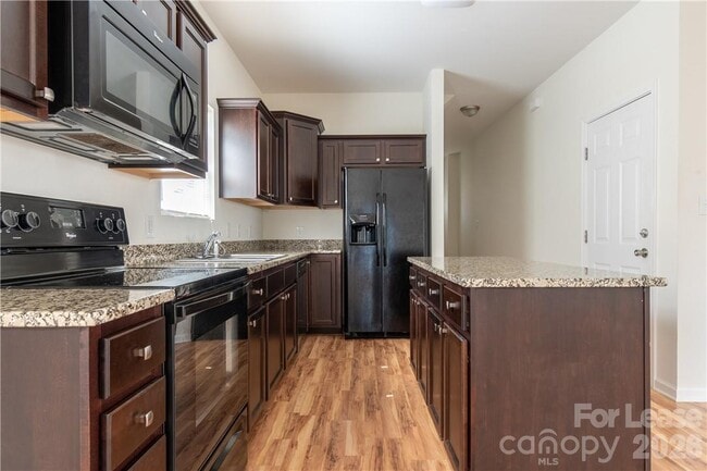 Photo - 108 Lookout Point Pl