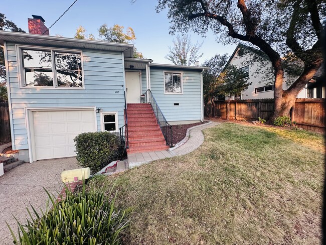Photo - 205 Marvin Way