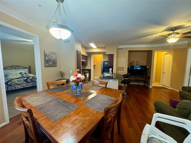 Building Photo - 7575 Kirby Dr Unit 1113