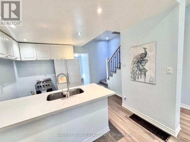 Photo - 25 Niagara St