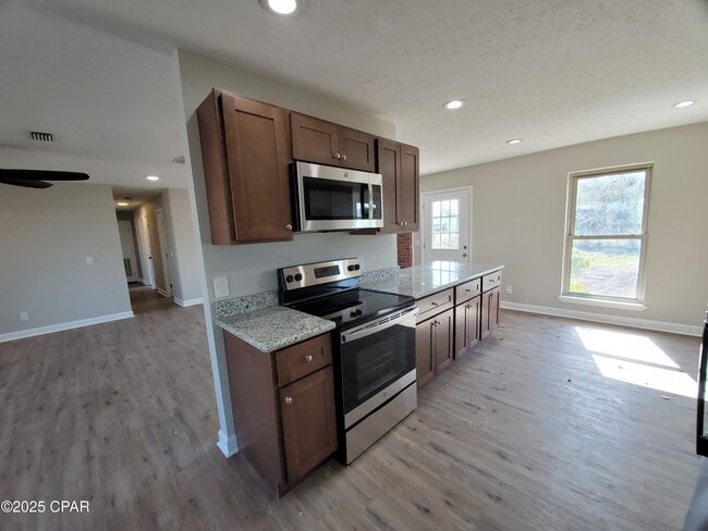 Photo - 211 Sukoshi Dr