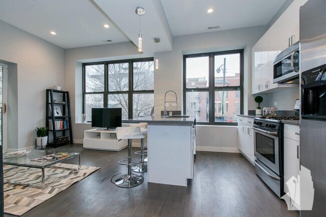 Photo - 2151 W Division St