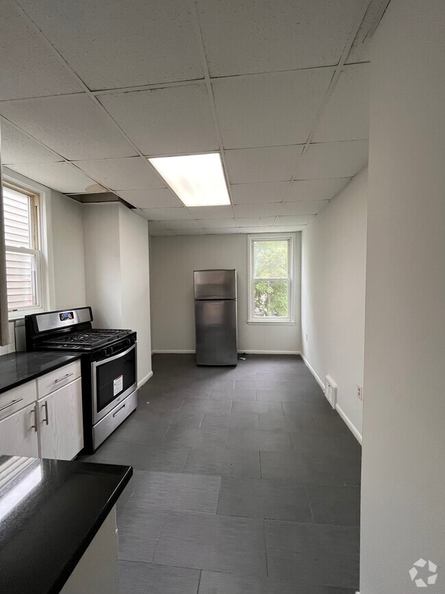 Building Photo - 346 Armstrong Ave Unit 2 Rental