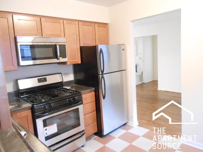 Building Photo - 1644 W Sherwin Ave Unit 2B