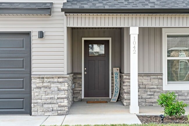 Photo - 3 Bedroom 3 Bath Home with Bonus Room For Rent!