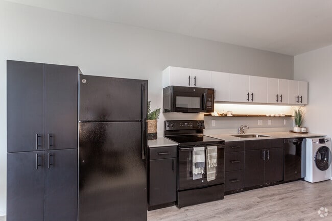 Studio, 1BA - The Micklin/426 SF
