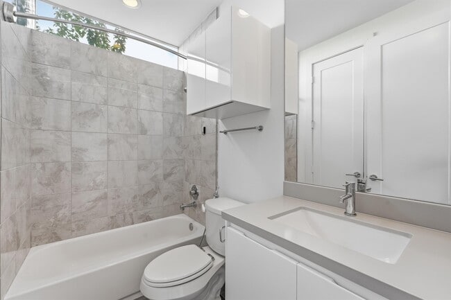 Photo - 1155 W 17th St