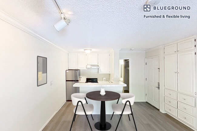 Photo - 555 W Middlefield Rd Unidad FL3-ID6389A