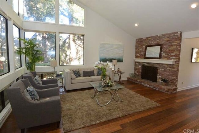 Photo - 137 S Stonebrook Dr