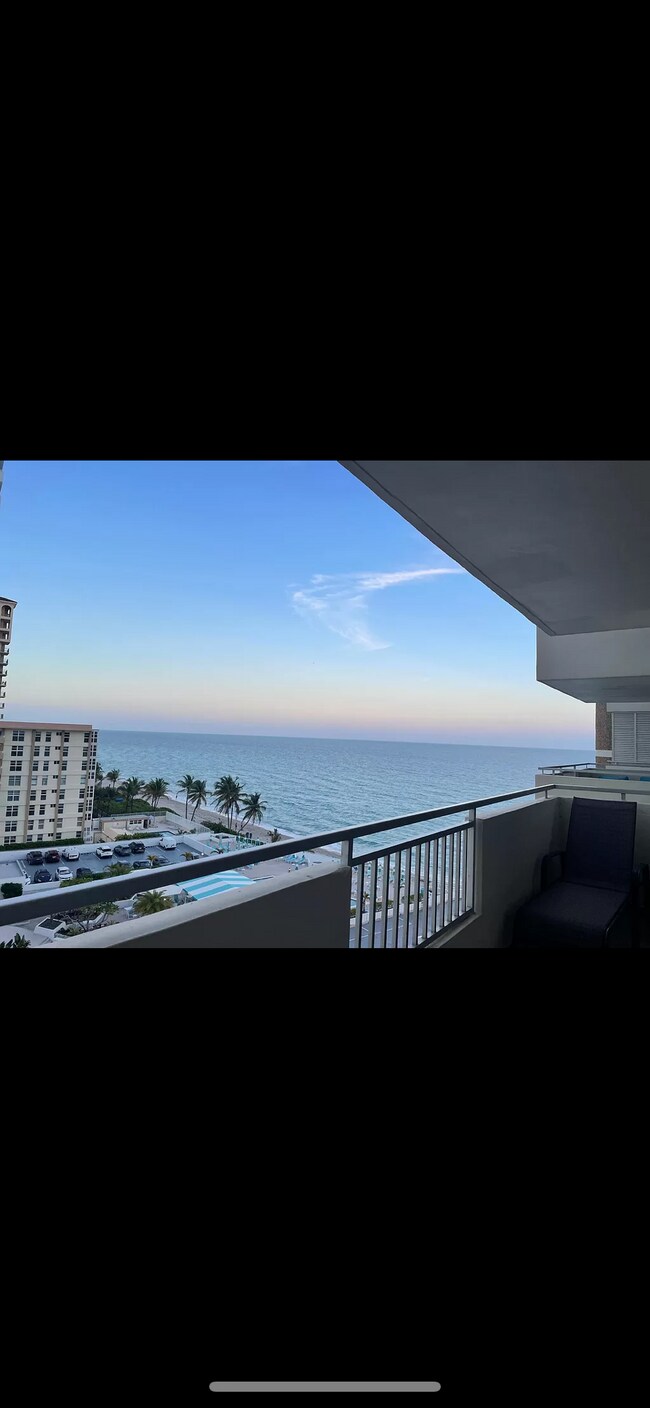 Photo - 3180 S Ocean Dr Unidad 805