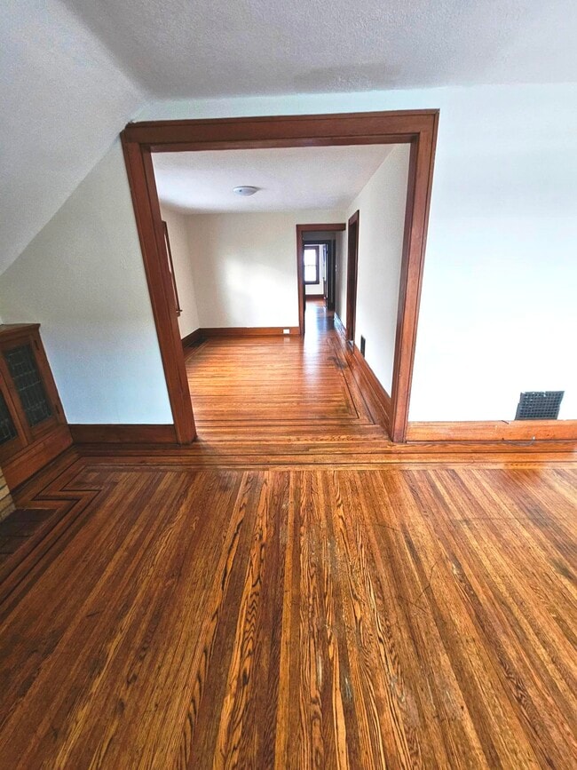 Photo - 536 Winspear Ave Unit Upper