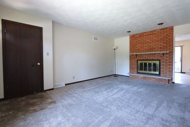720 E North St