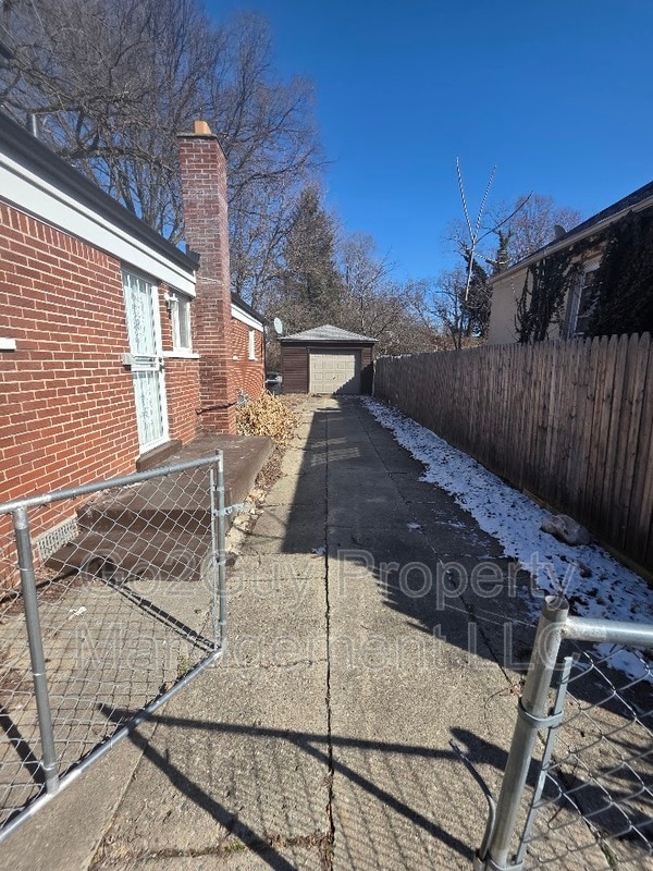 Photo - 18302 Wormer Ave