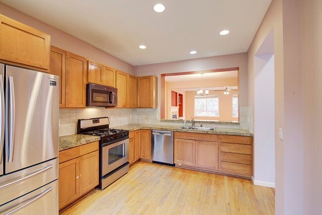 Photo - 3Bd/2.5Ba Redmond House