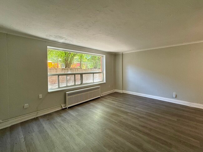Photo - 1299 Bayview Av Unit B