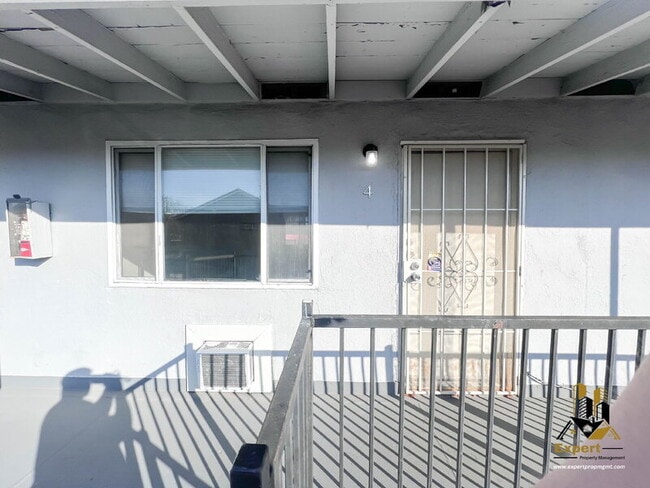 Building Photo - 3740 Astoria St Unit #4