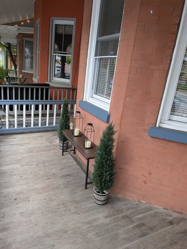 Photo - 806 N Van Buren St Unit Apt. 1 Front