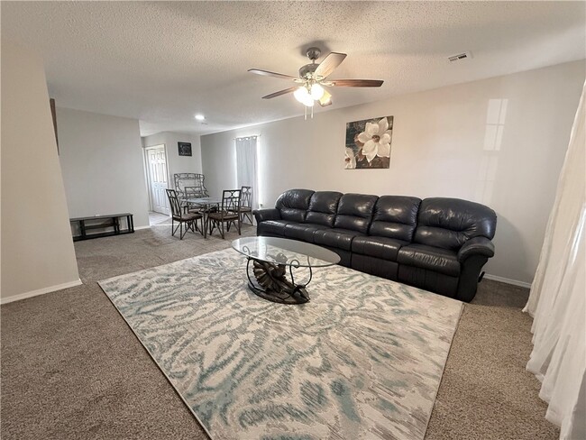 Photo - 909 Durham Pl