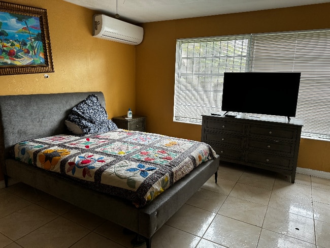 50 NE 163rd St Unit Efficiency